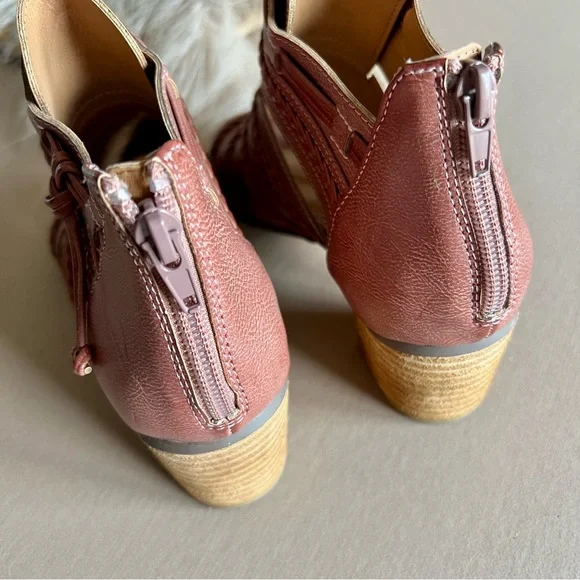 Peep Toe Braided Heeled Sandals - Picture 7 of 10